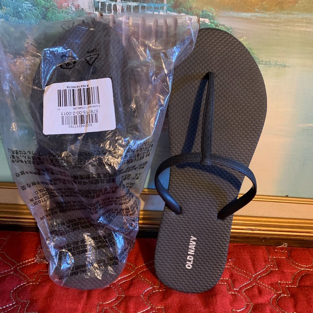 Old Navy Black Flip Flops Women's 11